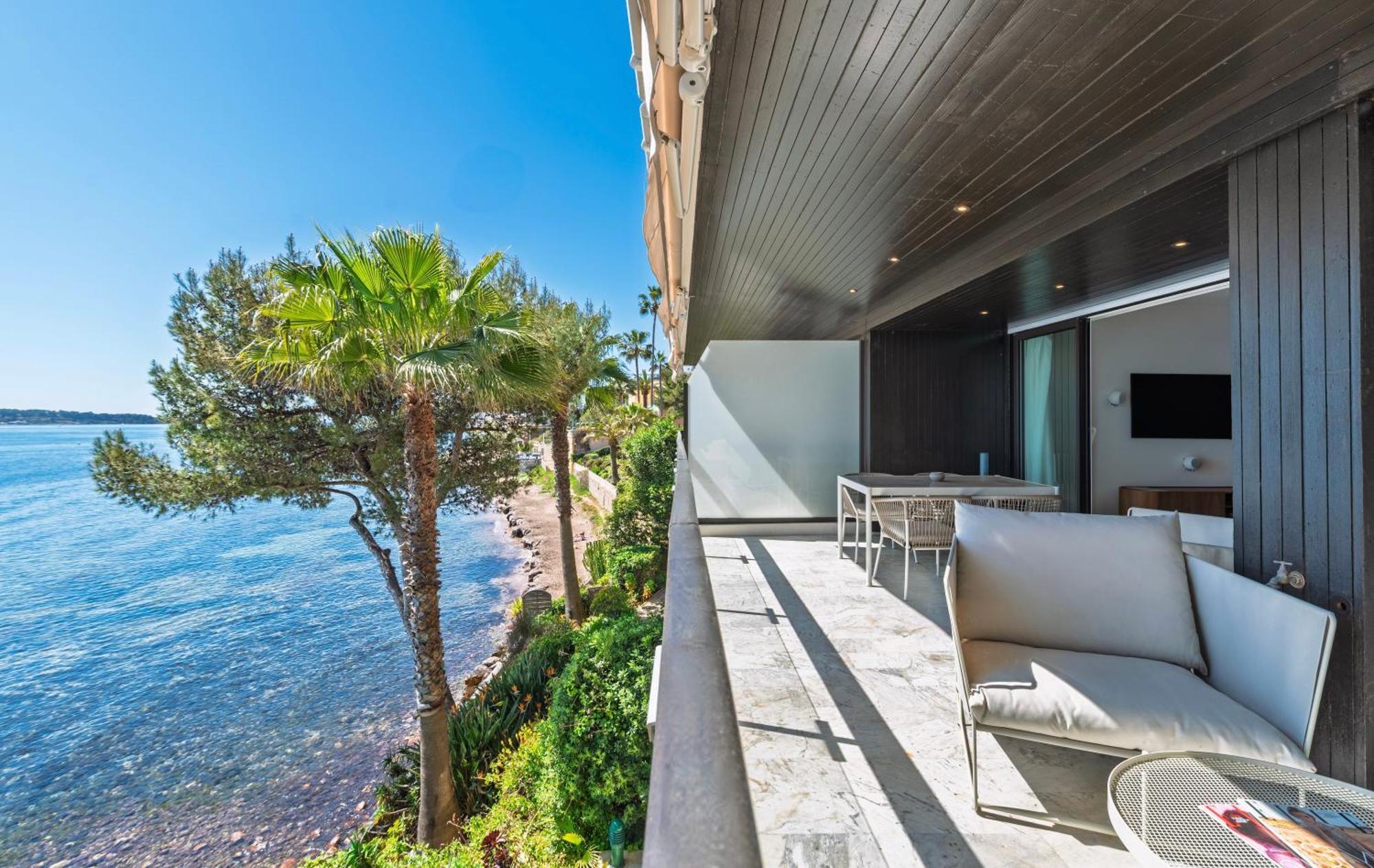 Adriana By Terry's Homes Waterfront Seaview