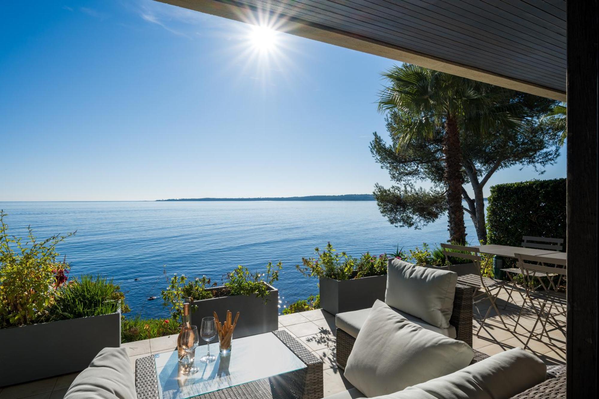 Adriana By Terry's Homes Waterfront Seaview Cannes